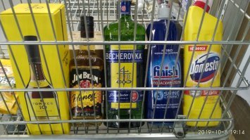 Вчера закупался по мелочи... Сфоткал свою "корзинку" и друзьям отправил с подписью "Главное - не перепутать, как Алибасов"