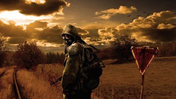 Имеет смысл строить бункер в подвале своего ЧАСТНОГО дома, причем налегать на гидроизоляцию и защиту от взлома - вряд ли вы кого то так разозлили, что на вас сбросят атомную бомбу (не касается жителей крупных городов).

Оружие, консервы, запасы медикаментов, дозиметр, оптика, средства связи, ОЗК, средства дезактивации, хороший автомобиль - увеличат ваши шансы на выживание при любом кризисе.