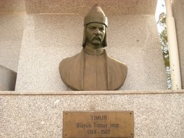 Кстати, если бы они писали гравюры не зная, они бы стопроцентно разделили их по внешнему признаку.
Ну и Тамерлана тебе в ленту. Для размышлений. Ведь стопроцентный монголоид, так? Не казак. Не?