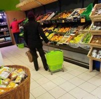 "Одной корзинки ему видимо мало". Это не "ОН":