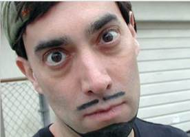 Внутри диск с аналогичными прорезями на четверть диска.
при повороте на 90 прорези во внутреннем диске совпадают с прорезями в корпусе.
При обратном повороте прорези "прячутся" за сплошными элементами корпуса