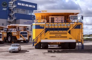 Это всего лишь 130-тонный сынок. 
А был бы папа, весом в 450 тонн, разговор был бы совсем другой