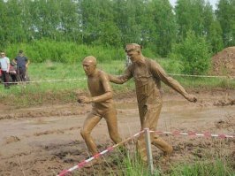 спереди бежит НиколасКейдж?