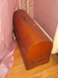 Вот стоит, жена периодически шьёт:)