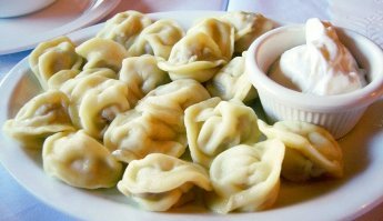 Не ребята, нет ничего лучше хороших пельменей со сметаной и чуть-чуть маслица! А это всё уже извращение.