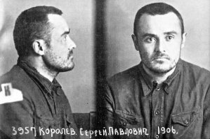«Торпедный катер выполз на берег и скрылся в лесу» (С.)