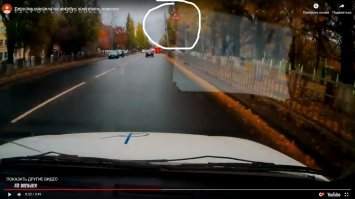 Девочка конечно кегля, но водитель после поворота постоянно набирает ход. Невзирая...