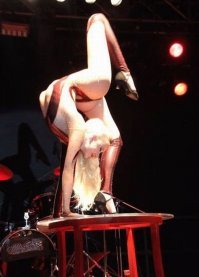 Очень гибкая девушка Злата