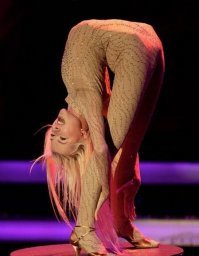 Очень гибкая девушка Злата