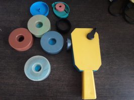 В детстве был такой фильмоскоп. И отрывки из "Ну, погоди!" можно было посмотреть по нему. Это было чудо!