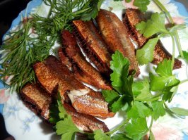 Копченая, котлеты из икры, вяленая, шпроты, жареная... самая вкусная вяленая и шпроты... соленая не понравилась...