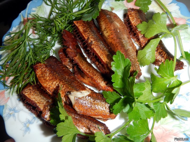 Копченая, котлеты из икры, вяленая, шпроты, жареная... самая вкусная вяленая и шпроты... соленая не понравилась...