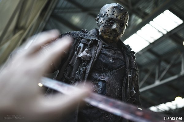 Там было много годных косплееров и стендов. Очень постарались Нинтендо.
Пригласили Мейер и Шелковскую в качестве косплееров


Стенд Борды тоже очень хорош

Ну и конечно девушки косплееры





Но ведь не только девушки могут в косплей

Также был Тед Стоунс, приглашенный издательством BUBBLE, но у него были огромные очереди
Кроме Миккельсена и Кодзимы был ещё Эндрю Скотт.
