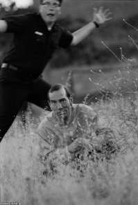 А это точно не Харламов на заднем плане?... ))