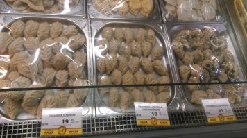 Была в Астрахани в сентябре 2014 
Вот такие цены были в магазине ...