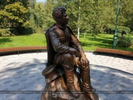 -Фильм на века!...В Харькове тоже есть памятник  Л. Быкову..даже кузнечик присутствует..