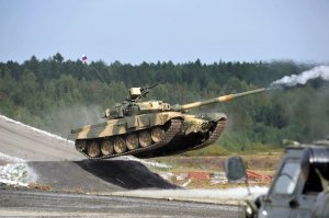 Парень явно танкистом служил.