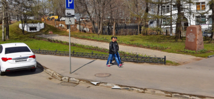 Вот такой стоит в районе метро Калужская.