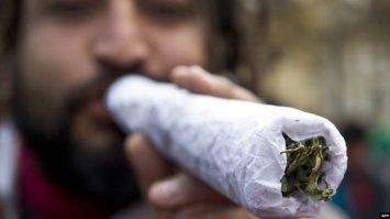 Не слабо пыхнул папаша!