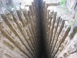 Вот поэтому я и сомневаюсь в официальной истории также как и в альтернативной. Живя на Кубани и увлекаясь археологией всякого на смотришься после меотов, эллинов, черкесов, готов, скифов, славян, и прочих национальностей известных и не очень, весьма интересные вещи бывает выползают, например кладка крымского алтаря скрытого в кургане идентична кладке применяемый в великих пирамидах Египта.