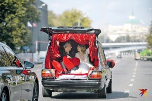 Скала у них еще и водителем был ??