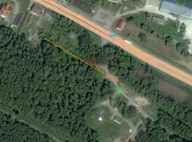 О да! Оч страшное и опасное это дело. У нас на работе тоже случай уберёг от беды. Упала ёлка на линию ЛЭП 220/380 кВ. Она проходит наискосок через подъездную к нам дорогу. Я сначала услышала такой характерный звук, гул, треск. Глянула в ту сторону и увидела синий светящийся разряд в перехлестии проводов и тлеющую макушку ёлки. Сначала был шок. А потом вспомнила, что сейчас заканчивается обед и мужики поедут на базу прямо по этой дороге, пока чухнула в проходную к телефону, упал один из кабелей (в окно уже увидела), снова так грозно загудело. Я стала звонить мастеру, благо сразу ответил, объяснила ситуацию, потом остальным мужикам, которых смогла словить и озадачила всем сообщить, чтобы не совались на дорожку. Ну и конечно городским электрикам, что эту линию обслуживали.  Они потом уже, когда приехали и увидели кучу машин наших в начале дороги, хвалили, что ближе не сунулись-всё под напругой было. До сих пор поражаюсь везухе. Ведь могла я быть не на улице, а в машинном зале и вообще не услышать ничего. Мужики бы поехали, да кабель на земле не заметен был. И что было бы... Да и сама могла пойти к тому месту. Прям действительно везуха. 
Вот ниже на скрине показала примерно как было. Оранжевым цветом-линия, красная стрелка-упавшая ёлка. Я стояла где зелёный квадратик.