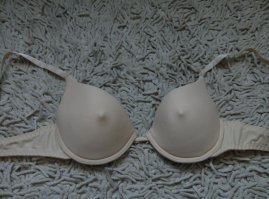 Да бюсгальтеры такие есть с сосками.