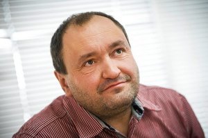 Её роль эксцентричной жены-дурочки-психопатки длилась из номера в номер. Первые пять-шесть выходов было смешно, а потом она исписалась и не смогла найти что-то новое. Хорошая девочка, думающая, но рядом с Ершовым не тянет. 
Не она плоха - тягаться приходиться с очень умными и талантливыми, и нельзя быть ниже их уровня.