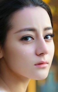 Не говоря о том что статья баян и была недавно, автор умудрился, поместить под надписью "Вьетнамки" фотографию китаянки, под надписью "Тайки" -фотографию филипинки.
"Лица китаянок широкие, скуластые, и носы у них часто бывают сплющенные"-могу автору рекомендовать посетить  Синьцзян и посмотреть  как его описание соответствует внешнему виду жительниц этого региона. (оставлю фото одной знаменитой китайской актрисы из тех краев).