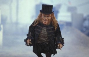 Ага..... Ирландский президент -> ирландский гном -> рыжий парик ->... и кто это получается???.... гы, .... ЛЕПРЕКОН!!! 
P.S. Вот так и начинаешь понимать, что не все сказки, такие уж сказки ;)