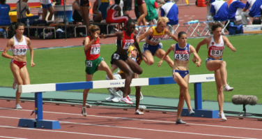 Наверное к олимпиаде поставили.... для тренировки бега с препятствиями. Кто не удержался и вылетел на дорогу во время тренировки, переводится в параолимпиаду. Извините.