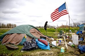 Да, да, верим.  Особенно когда ББС, Снн, и еще куса СМИ про Путина с утра до вечера вещают. А первые лица государства до импичмента срутся, кто из них больше агент Путина.

Ну и американские патриоты, лучше-бы себе татухи били, чем опу своим флагом вытирать.   
Это наверное тоже пропаганда Киселева? ДБ.
