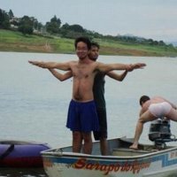 Вот честно, неужели нельзя было пригласить ландшафтного дизайнера или архитектора толкового. Не сделать 5 скамеек, и без этих уродских львов, а одно нормальное современное место отдыха. Как можно детям прививать вкус на такое убожество? Понятно, что на 7000евро ни какой приличной Аллеи сделать нельзя, как и нельзя детские поделки (если кто не прочитал, лебедей и русалок делали дети) вписывать в ландшафт. Ну ведь можно замахнуться и на съёмку "Титаника", с бюджетом 300рублей :)