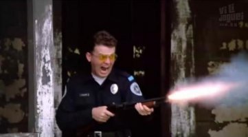 Почему американские полицейские используют дробовики