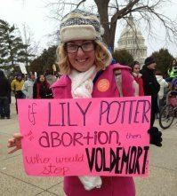 Ничего не говорю про идиотизм позиции "мы против абортов" (в общем-то, вы не хотите - вы и не делайте, вас не заставляют), но кроме Поттеров было ещё семейство Долгопупсов, которые тоже совпадали с тем, что было сказано в пророчестве. Тёмный лорд сам решил, что это Поттеры, а не будь их, разыскал бы Долгопупсов.