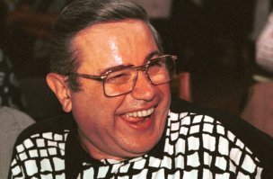 Видео: парень решил разыграть свою мать и напугал ее не на шутку