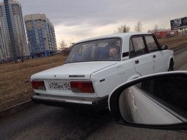 тут то что не так?)) 5 лет назад когда не было автокресел - большинство так и ездило...