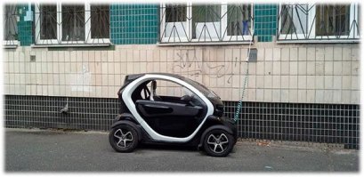 Кроме теслы (ну и может быть ягуара) пока что ни у кого нет нормальных аккамуляторов , которх бы хватало хотябы на 300км. Да и даже 300км очень ограничивает наши возможности передвижения. Тоесть от питера до москвы придется ехать с ночевкой посередине. Идея конечно перспективная, но пока сырая.