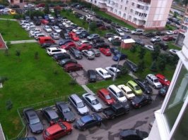 А вы это точно видели у финов - человейник на 500-1000 квартир и во дворе на каждую машину по столбику (возьмите для примера любой современный спальник Москвы или Питера - вот хотя бы как на фото . Или всё же это были домики на пару , максимум - десяток семей ?