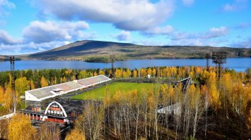 Весь город на горе стоит, поэтому не только с этих 12-этажек хороший вид)