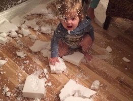 Российских младенцев хотят освободить от платы за вывоз мусора