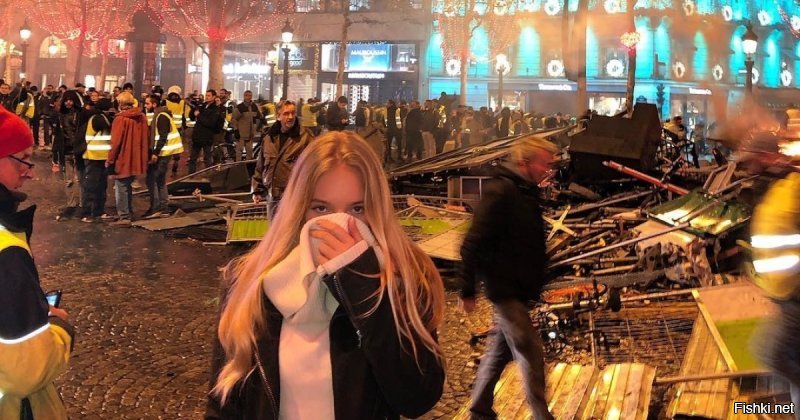 Вы что, хотите, чтобы было как во Франции?
----------------------------------------------------------
Лиза Пескова таким как ты на это уже ответила:
- Присутствую при истории. Круто, конечно, что народ может выразить свое недовольство