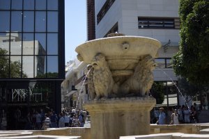 По поводу фонтана Моросини, 2 и 34: