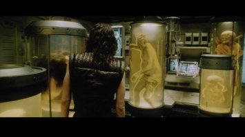 Пока научатся, сколько мутантов увидит мир!..
Как с клонами героини Сигурни Уивер из "Чужой 4"...