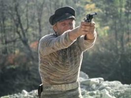 Вспомните Шилова, который так СИЛЬНО давил на СК. Мне всегда было удивительно, почему он не использовал систему перезарядки и не оттягивал курок?!