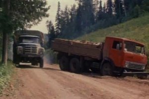 «Найти и обезвредить» (1982) 
В детстве просто балдел от этого фильма именно из-за погони на грузовиках!