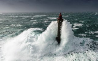 поехать надо вот туда