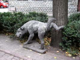 Обмакнуть и немного подождать пока бетон подсохнет