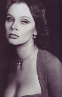 Кажется, что в этой подборки не хватает 
Вии Артмане
Натальи Варлей
Любови Полищук

И лично мне нравится актриса Эльза Ивановна Леждей - мне кажется, у неё простая, тёплая, натуральная красота.