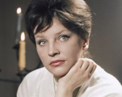 Кажется, что в этой подборки не хватает 
Вии Артмане
Натальи Варлей
Любови Полищук

И лично мне нравится актриса Эльза Ивановна Леждей - мне кажется, у неё простая, тёплая, натуральная красота.